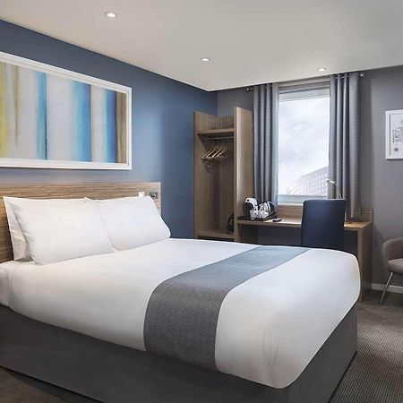 Travelodge London Stratford Hotel Номер фото