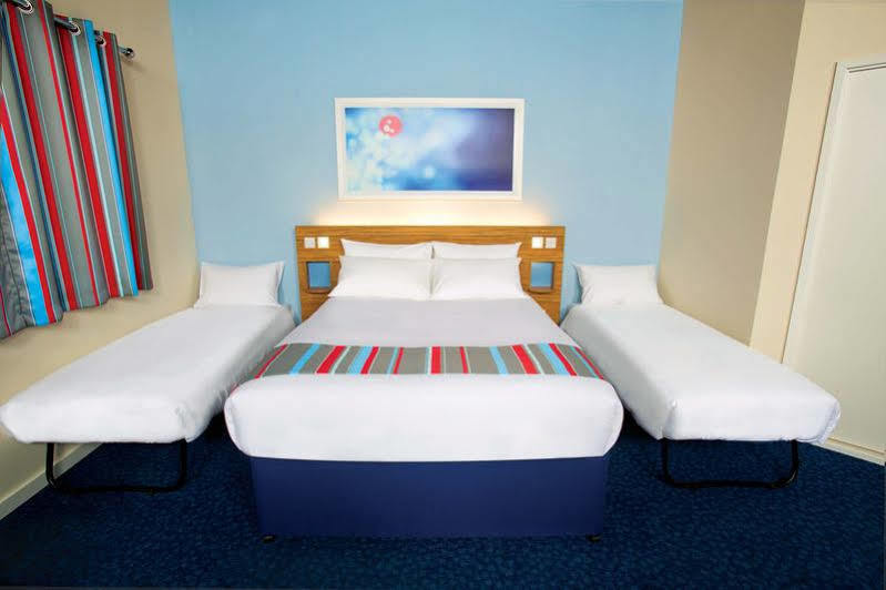 Travelodge London Stratford Hotel Экстерьер фото