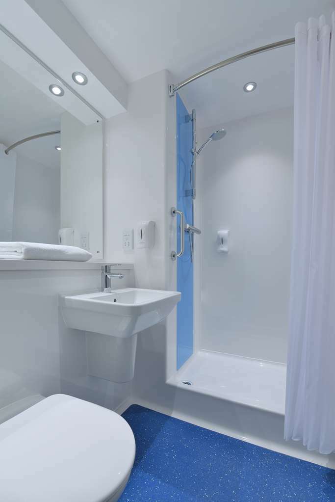 Travelodge London Stratford Hotel Номер фото